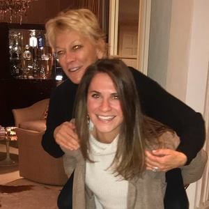 Meet your Posher, Cassandra